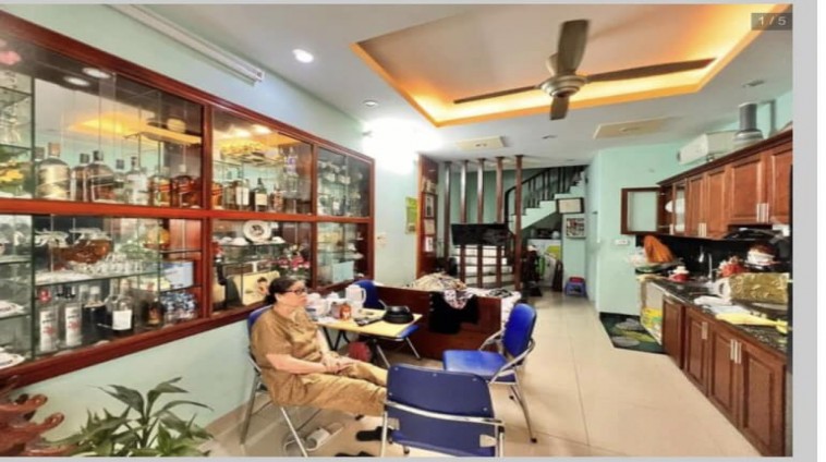 Cho thuê nhà ngõ oto Ở NHÓM 6 người Đường Láng-Đống Đa DT 30 m2 - 5 tầng - 3 ngủ - 4 vs - Giá 16Tr